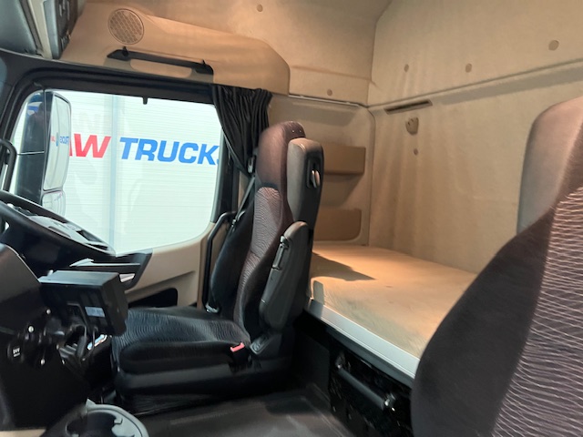 Mercedes Actros 2530 6×2 Sleeper Cab Curtainsider