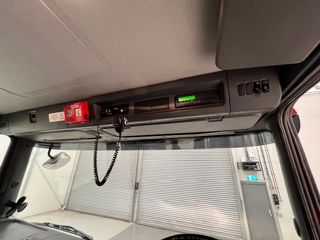Scania P410 8×4 Day Cab Hookloader Manual