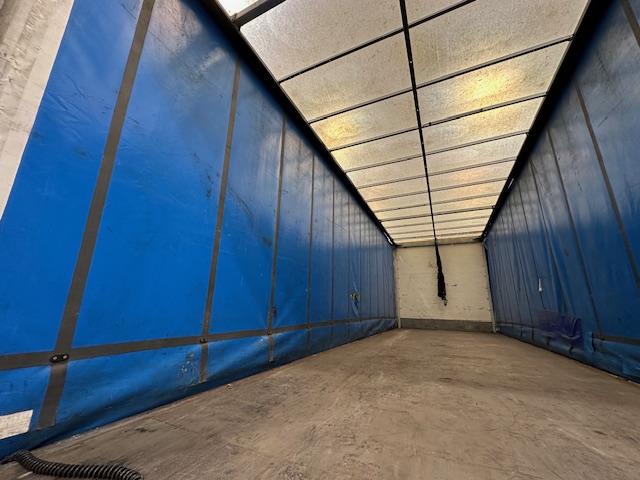 MAN TGM 18.250 4×2 Sleeper Cab Curtainsider