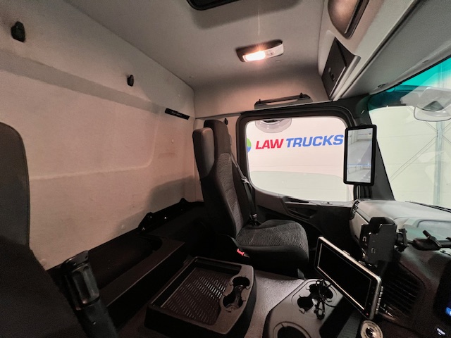 Mercedes Actros 1824 Day Cab Curtainsider