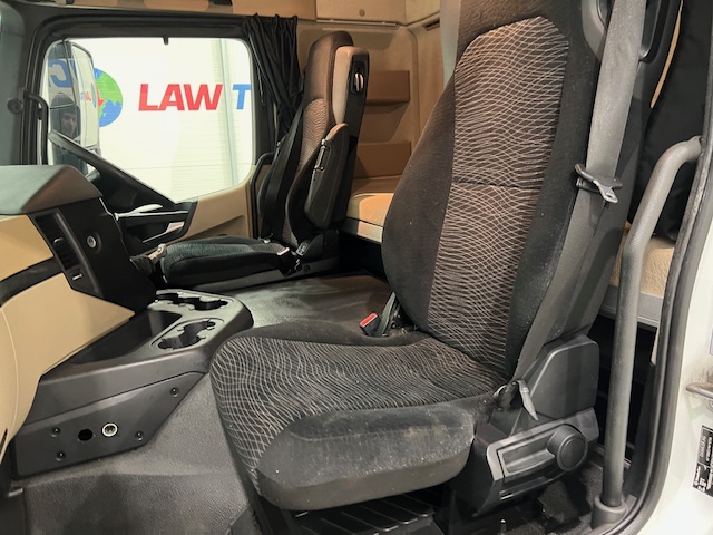 Mercedes Actros 1824 4×2 Sleeper Cab Box Van