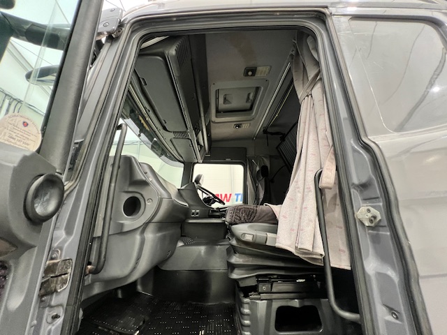 Scania R94 220 4×2 Sleeper Cab Box Van Manual