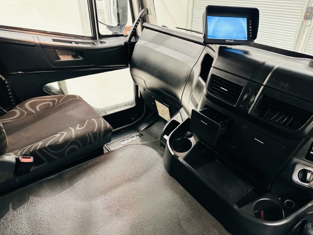 Iveco Stralis 310 Euro 6 6×2 Box Van