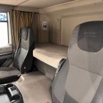 DAF CF75 310 Rear Lift Sleeper Cab Curtainsider - thumbnail
