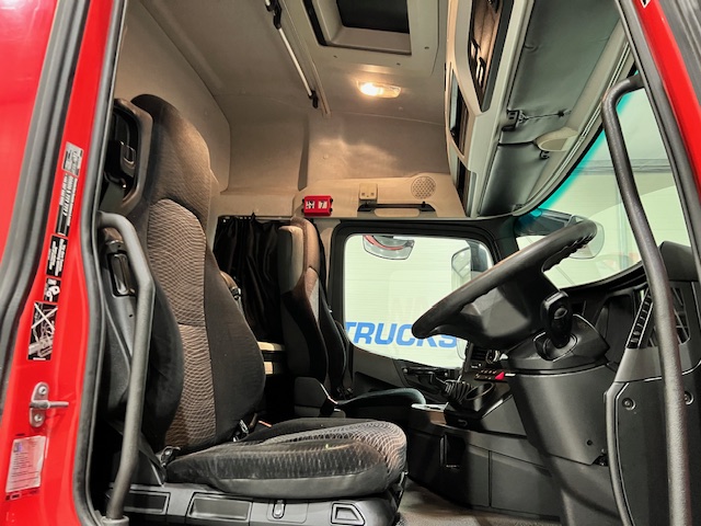 Mercedes Actros 2533 6×2 Sleeper Cab Curtainsider