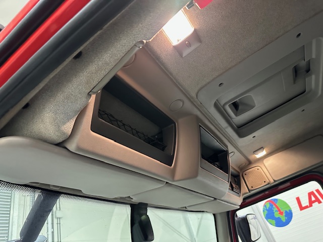 DAF LF 250 Sleeper Cab Curtainsider