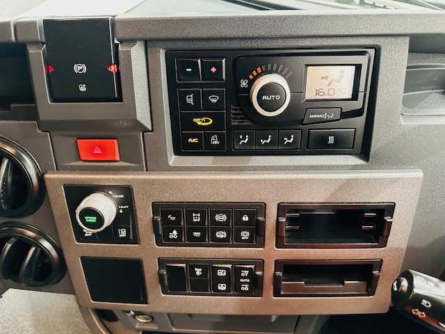 Renault T460 6×2 Midlift Tractor Unit