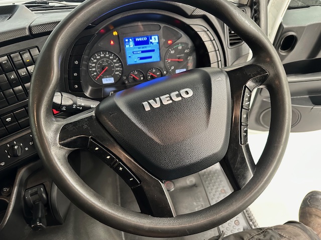Iveco Stralis 360 6×2 Rear Steer Curtainsider