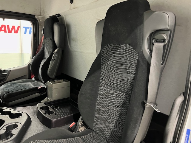 Mercedes Antos 1827 Day Cab Fridge Box