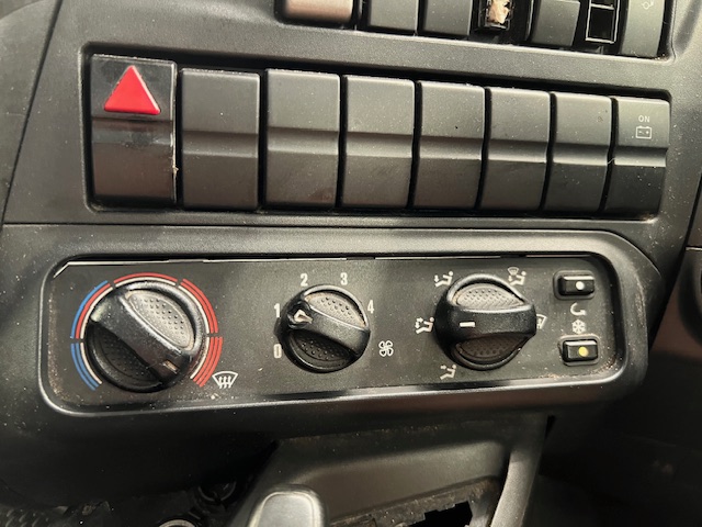Iveco Stralis 310 AT 6×2 Box Van