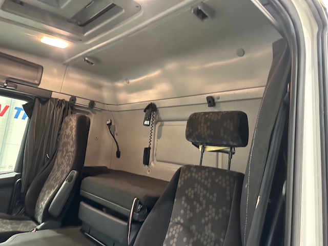 Scania P250 4×2 Sleeper Cab Curtainsider