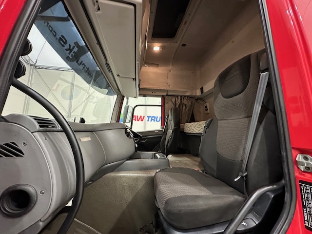DAF CF 290 6×2 Rear Lift Sleeper Cab Curtainsider