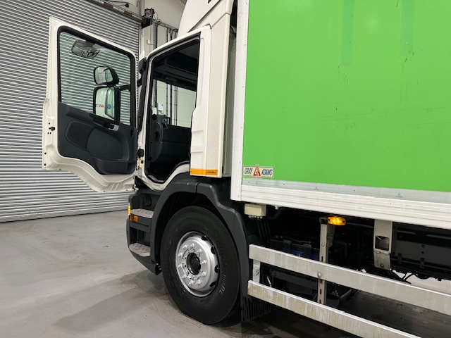 Scania P280 6×2 Rear Lift Day Cab Fridge Box