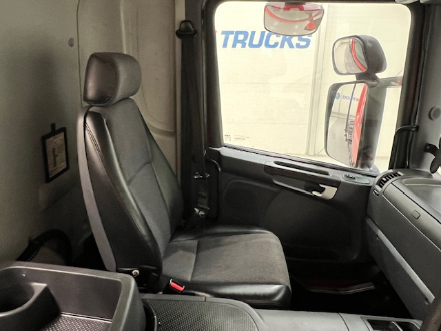 Scania P380 8×4 Day Cab Hookloader Manual