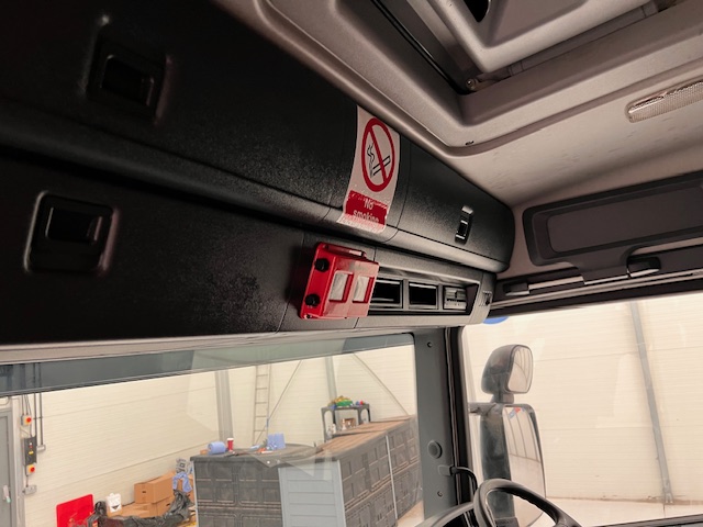 Scania P250 4×2 Sleeper Cab Box Van Manual