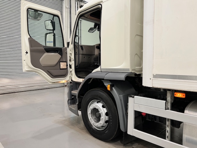 DAF LF 250 4×2 Rest Cab Fridge Box