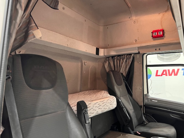 DAF CF 250 Sleeper Cab Curtainsider