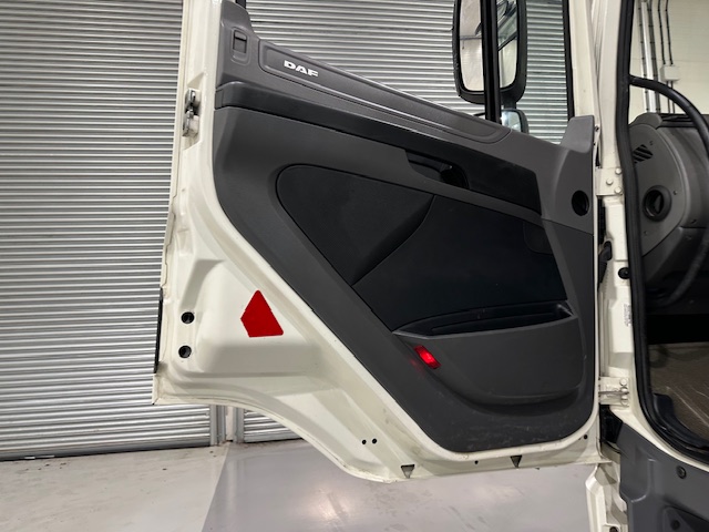 DAF CF 370 6×2 Rear Lift Dropside Brick Grab Manual