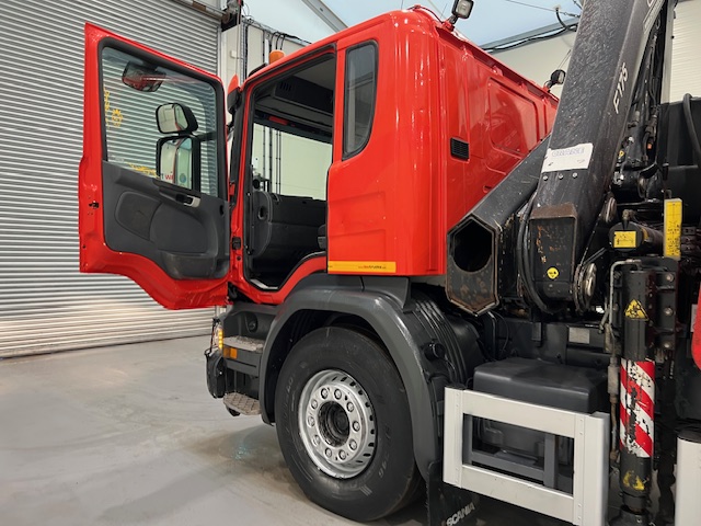 Scania P280 6×2 Rear Lift Flatbed with Crane