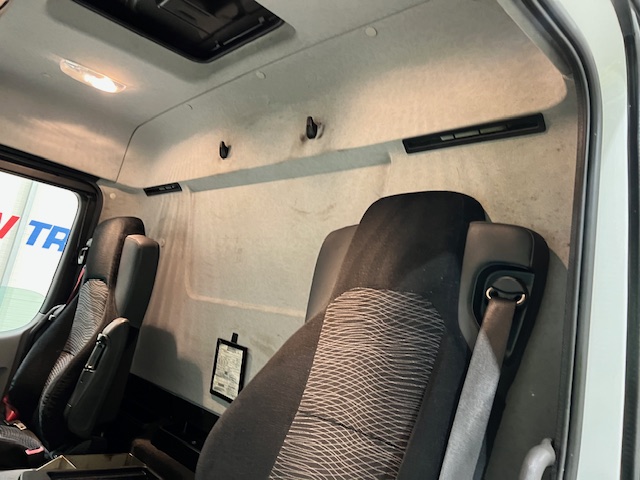 Mercedes Antos 1827 Day Cab Fridge Box