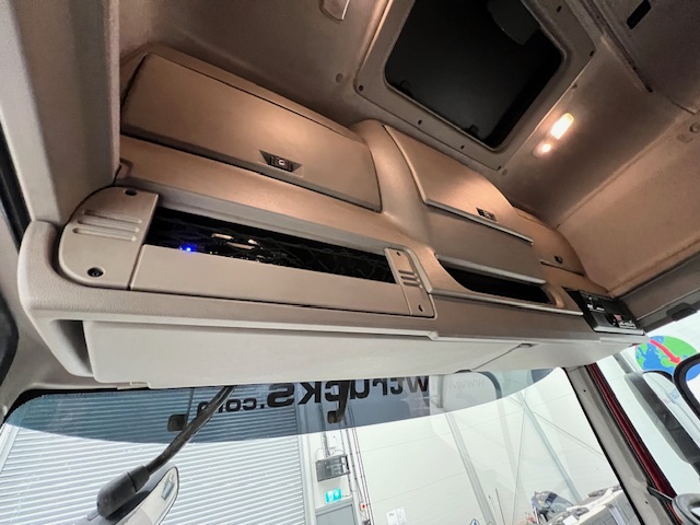 DAF CF 290 6×2 Rear Lift Sleeper Cab Curtainsider