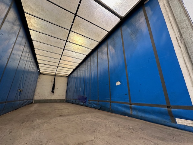 MAN TGM 18.250 4×2 Sleeper Cab Curtainsider