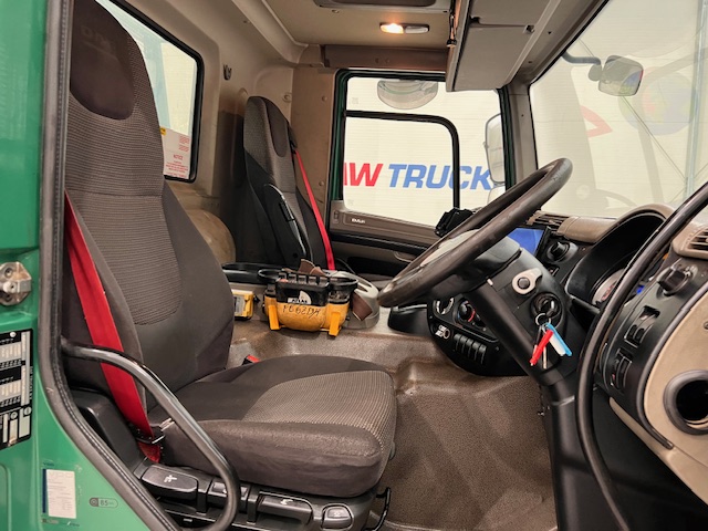 DAF CF75 310 6×2 Day Cab Dropside Crane