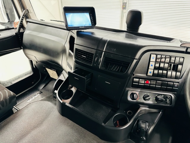 Iveco Stralis 310 Euro 6 6×2 Box Van