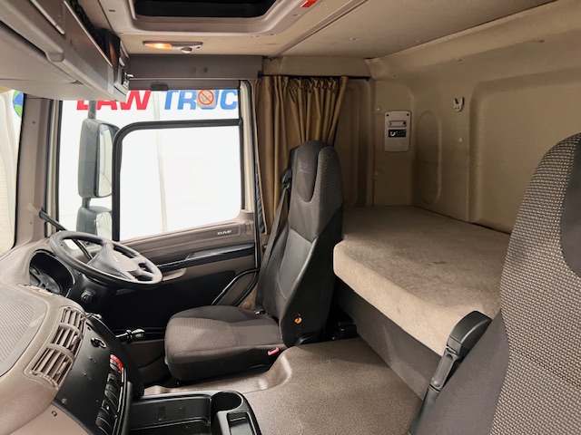 DAF CF75 310 Rear Lift Sleeper Cab Curtainsider