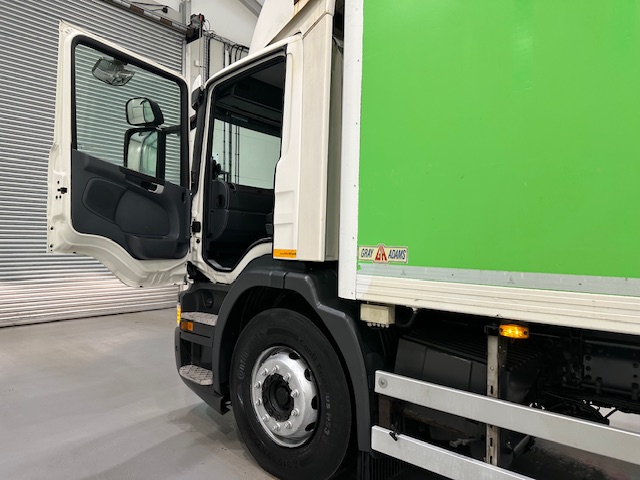 Scania P280 6×2 Rear Lift Day Cab Fridge Box