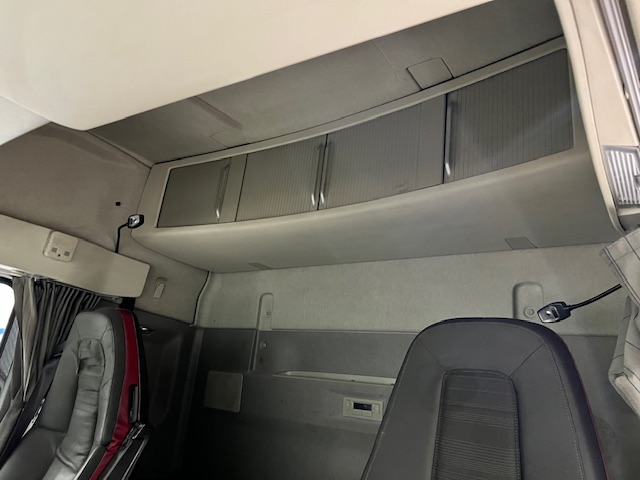Volvo FH 500 6×2 Midlift Tractor Unit Safari Edition