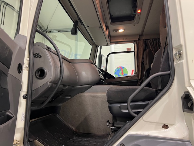 DAF CF 250 4×2 Sleeper Cab Curtainsider