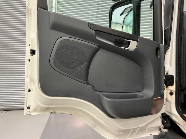 Scania P280 6×2 Rear Lift Day Cab Fridge Box