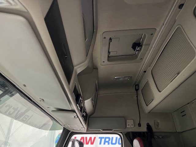 Volvo FM 450 6×2 Midlift Tractor Unit