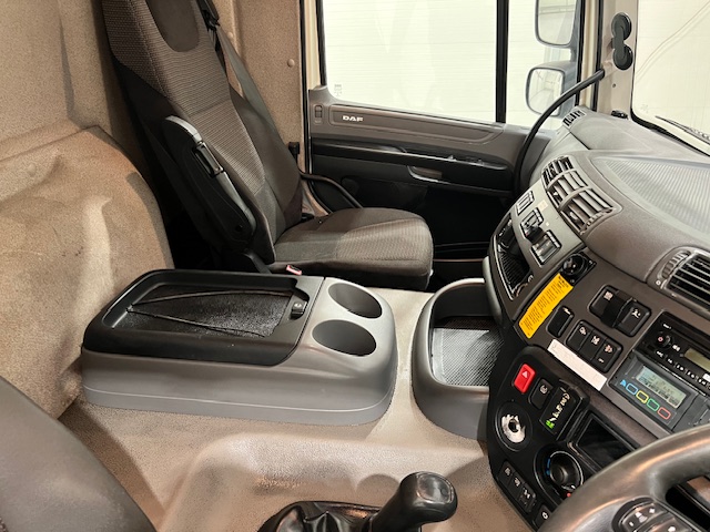 DAF CF 290 6×2 Rear Steer Fridge Box