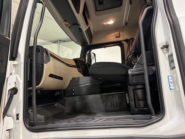 Mercedes Actros 2530 6×2 Sleeper Cab Curtainsider
