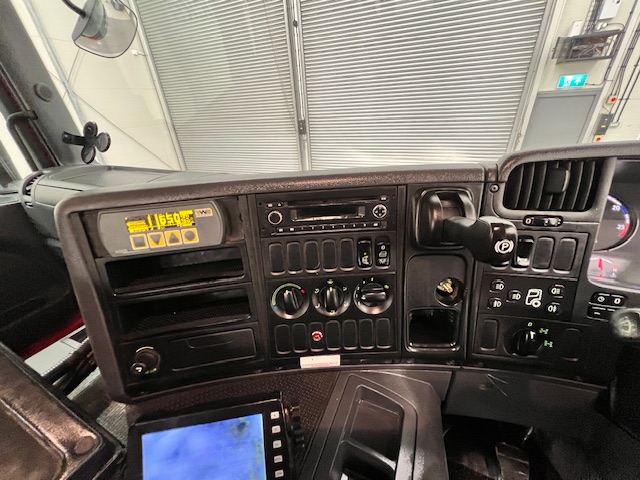 Scania P410 8×4 Day Cab Hookloader Manual