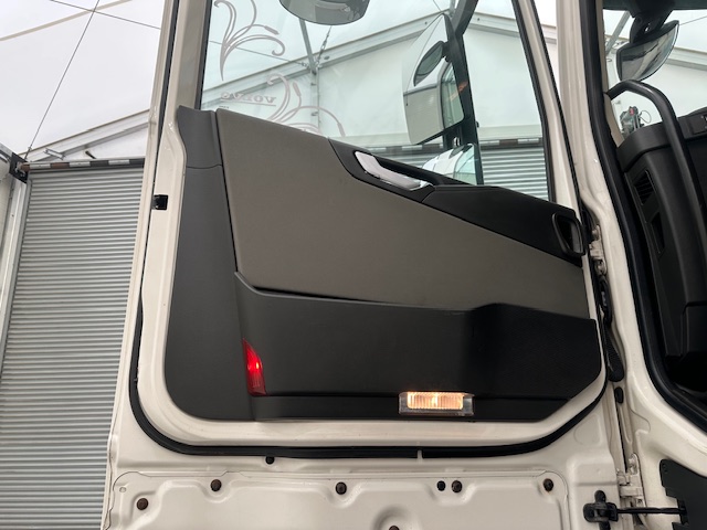 Volvo FH 500 6×2 Midlift Tractor Unit