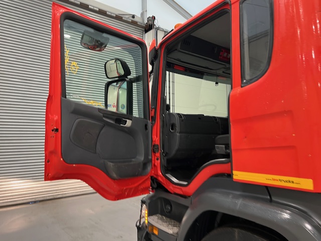 Scania P280 6×2 Rear Lift Flatbed with Crane