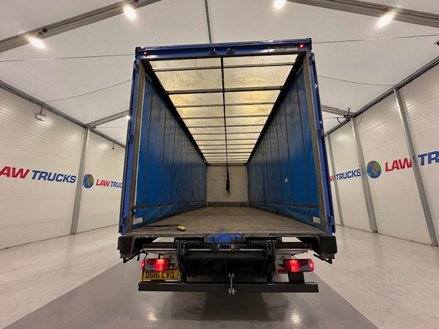 MAN TGM 18.250 4×2 Sleeper Cab Curtainsider