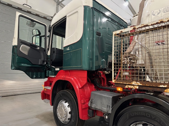 Scania R420 8×4 Highline Vacuum Tanker
