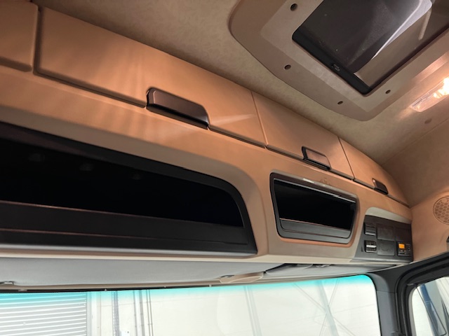 Mercedes Actros 2530 6×2 Sleeper Cab Curtainsider