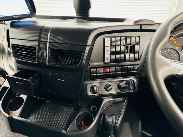 Iveco Stralis 310 Euro 6 6×2 Box Van