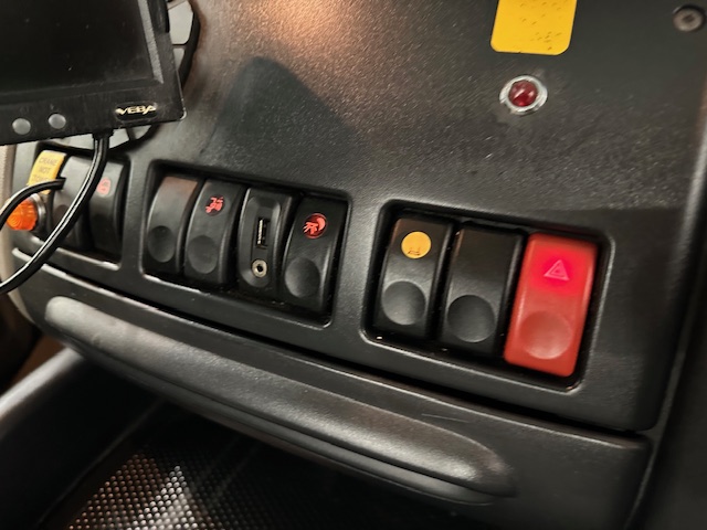 DAF CF75 310 6×4 Steel Tipper Grab Manual