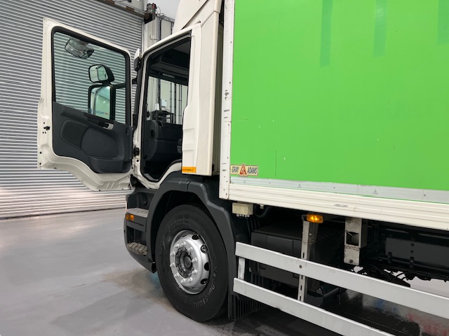 Scania P280 6×2 Rear Lift Day Cab Fridge