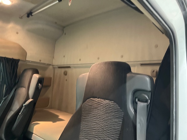 Mercedes Actros 1824 4×2 Sleeper Cab Box Van
