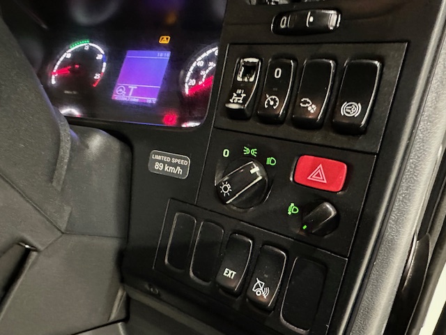 Scania P400 8×4 Sleeper Cab Tipper Manual