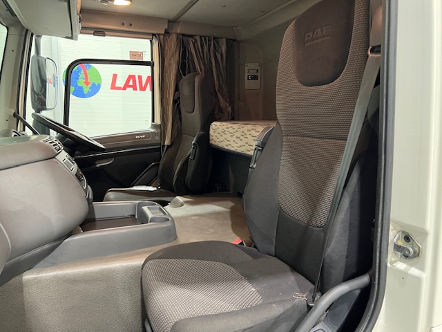 DAF CF 250 4×2 Sleeper Cab Curtainsider