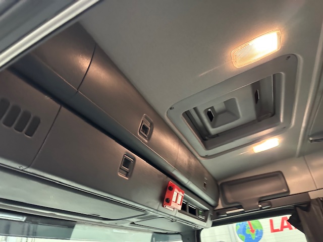 Scania P250 4×2 Sleeper Cab Curtainsider