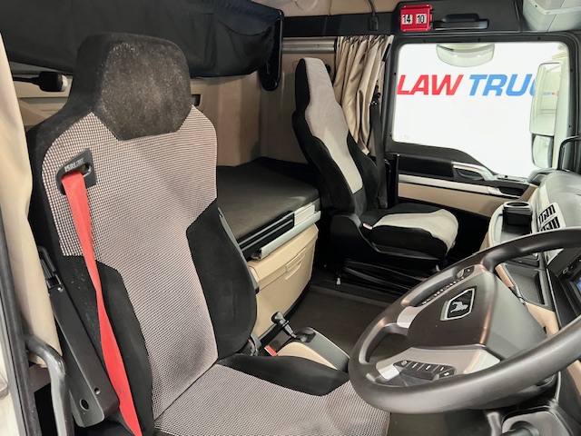 MAN TGX 26.470 6×2 Midlift Tractor Unit